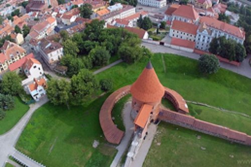 Vestuvių filmuotojai Dviejų žmonių komanda.
 Filmavimas- fotografavimas.