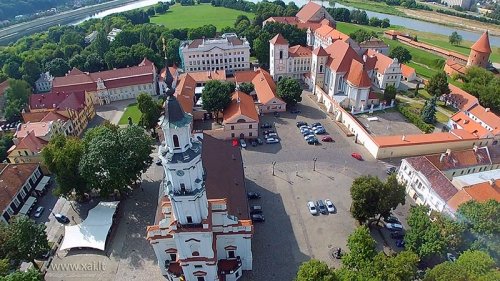 Vestuvių filmuotojai Dviejų žmonių komanda.
 Filmavimas- fotografavimas.
