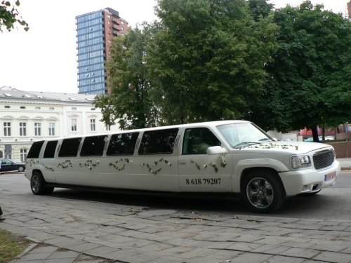 Limuzinai vestuvėms Visureigių klasės limuzinų nuoma