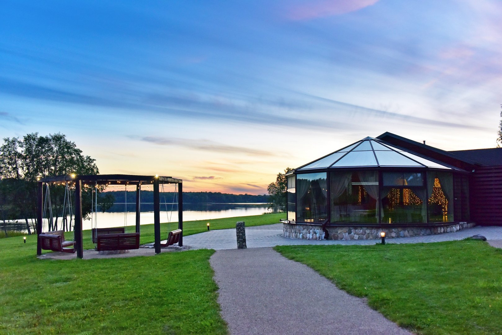 Sodybos, dvarai, vilos PAS ŠEŠTOKĄ Vilos Sodybos Nuoma Vestuvėms iki 80 vietų 