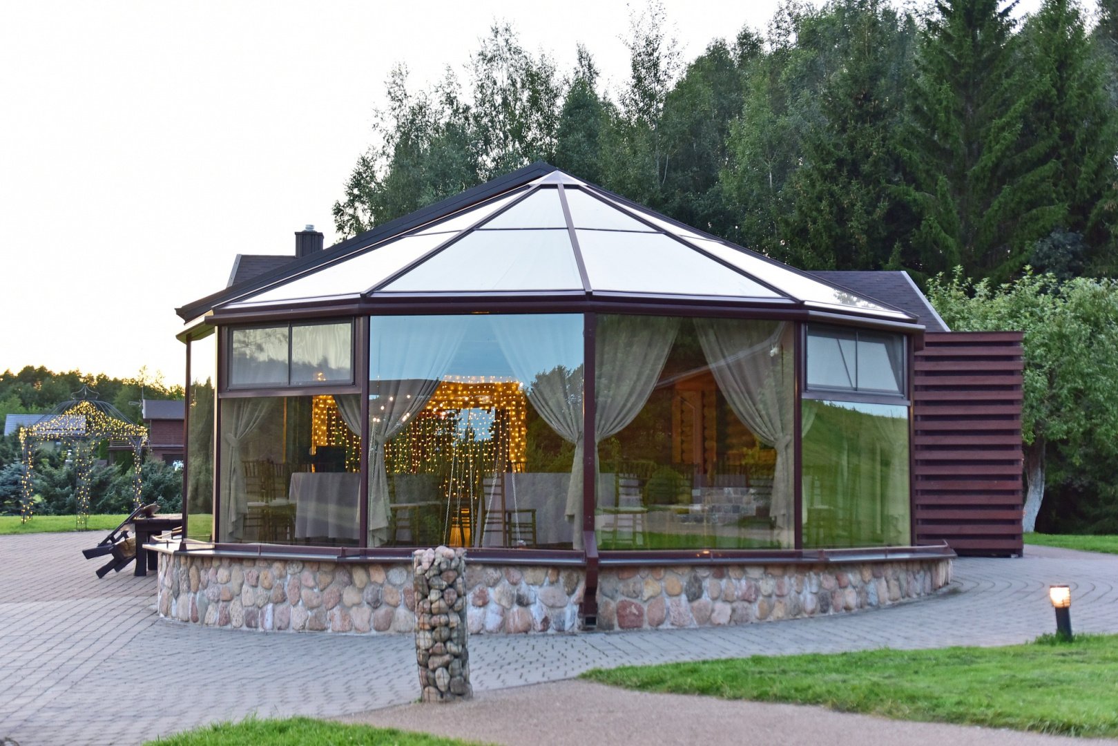 Sodybos, dvarai, vilos PAS ŠEŠTOKĄ Vilos Sodybos Nuoma Vestuvėms iki 80 vietų 