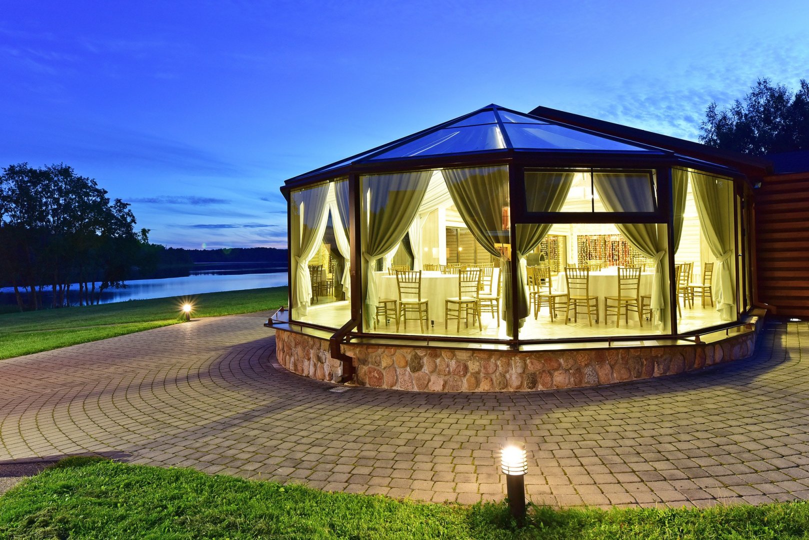 Sodybos, dvarai, vilos PAS ŠEŠTOKĄ Vilos Sodybos Nuoma Vestuvėms iki 80 vietų 