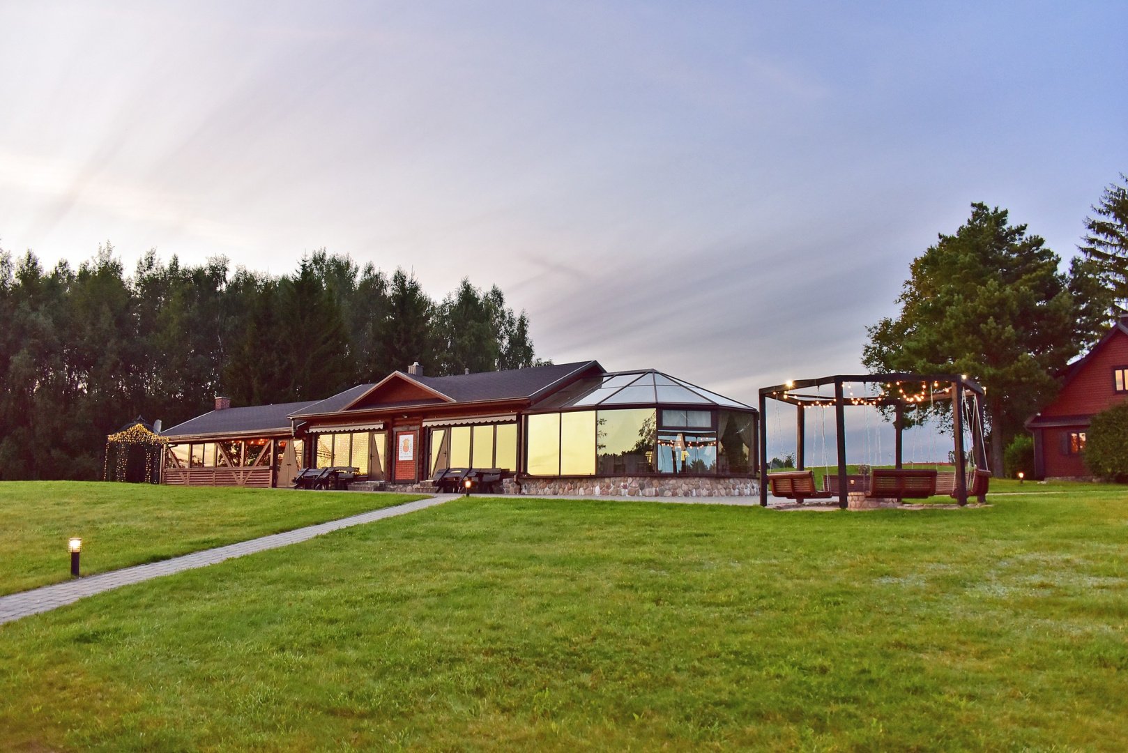 Sodybos, dvarai, vilos PAS ŠEŠTOKĄ Vilos Sodybos Nuoma Vestuvėms iki 80 vietų 