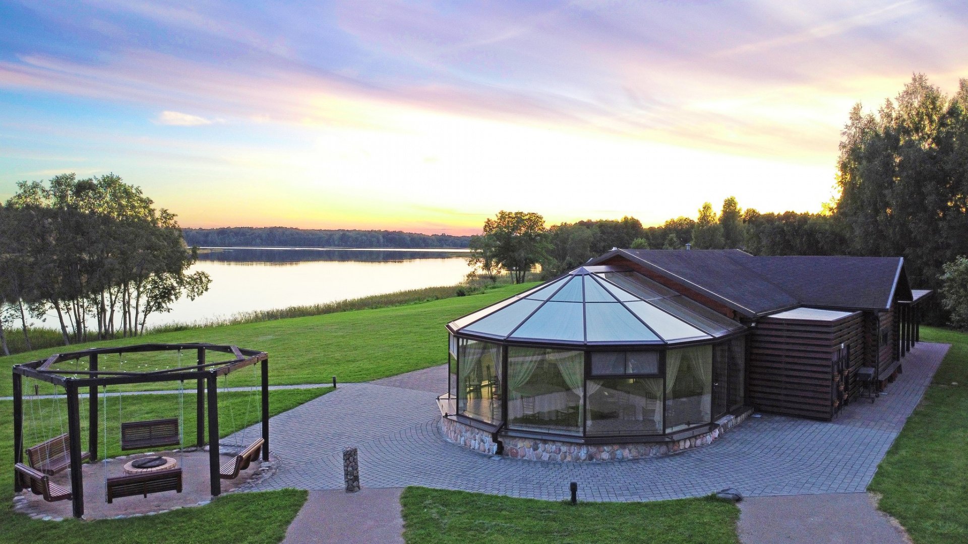 Sodybos, dvarai, vilos PAS ŠEŠTOKĄ Vilos Sodybos Nuoma Vestuvėms iki 80 vietų 