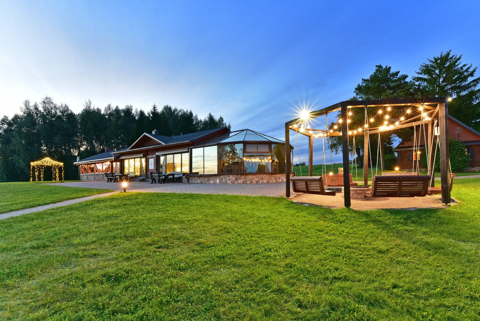 Sodybos, dvarai, vilos PAS ŠEŠTOKĄ Vilos Sodybos Nuoma Vestuvėms iki 80 vietų 