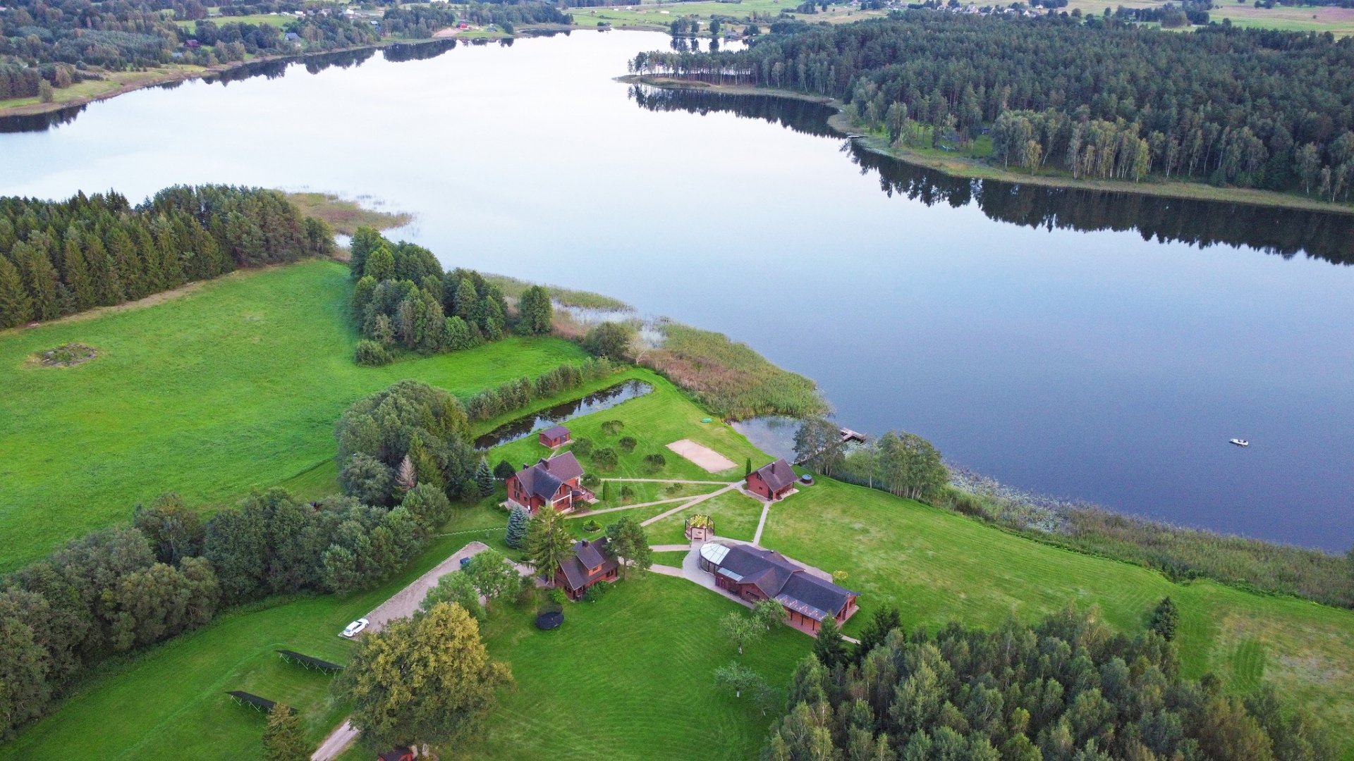 Sodybos, dvarai, vilos PAS ŠEŠTOKĄ Vilos Sodybos Nuoma Vestuvėms iki 80 vietų 