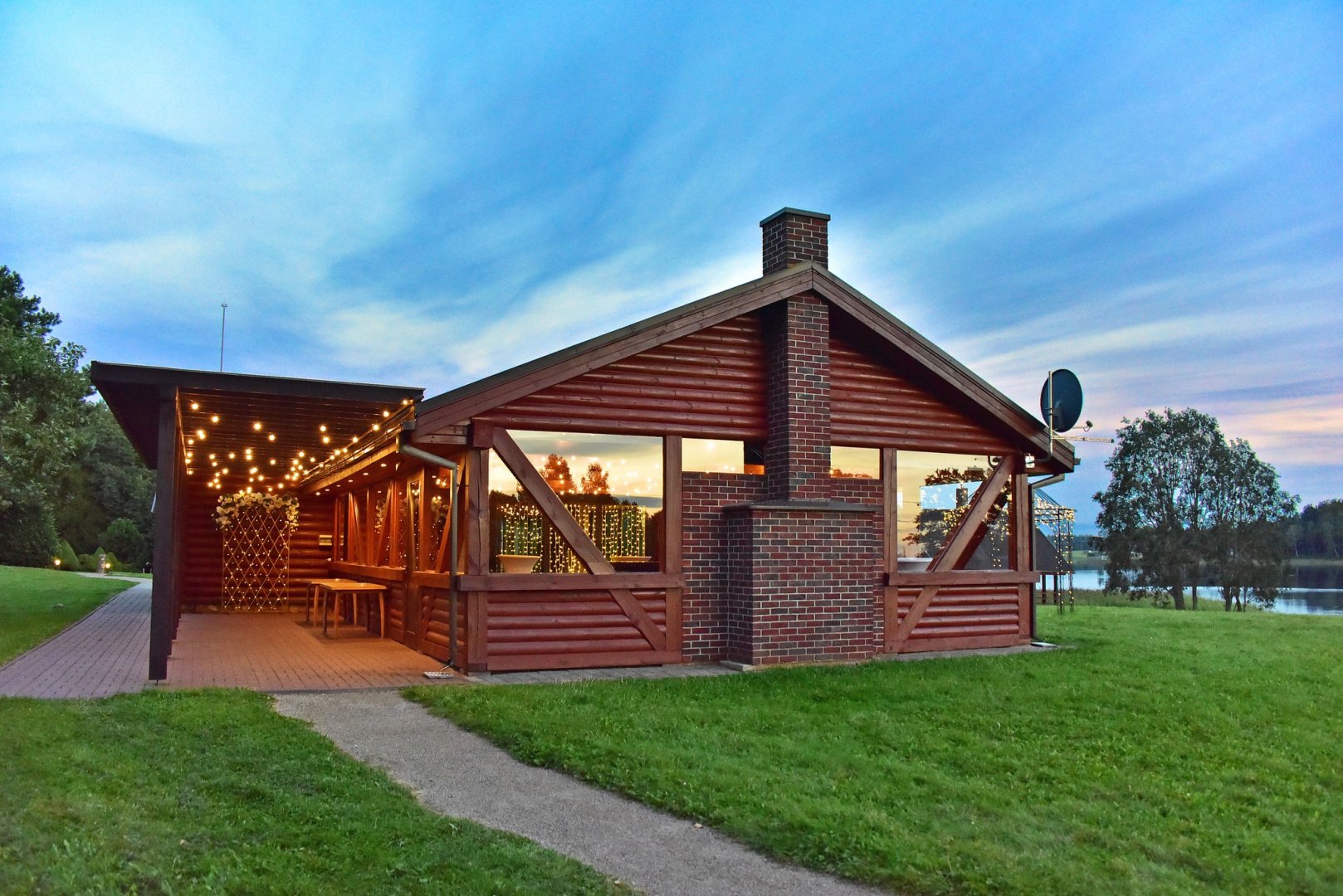 Sodybos, dvarai, vilos PAS ŠEŠTOKĄ Vilos Sodybos Nuoma Vestuvėms iki 80 vietų 