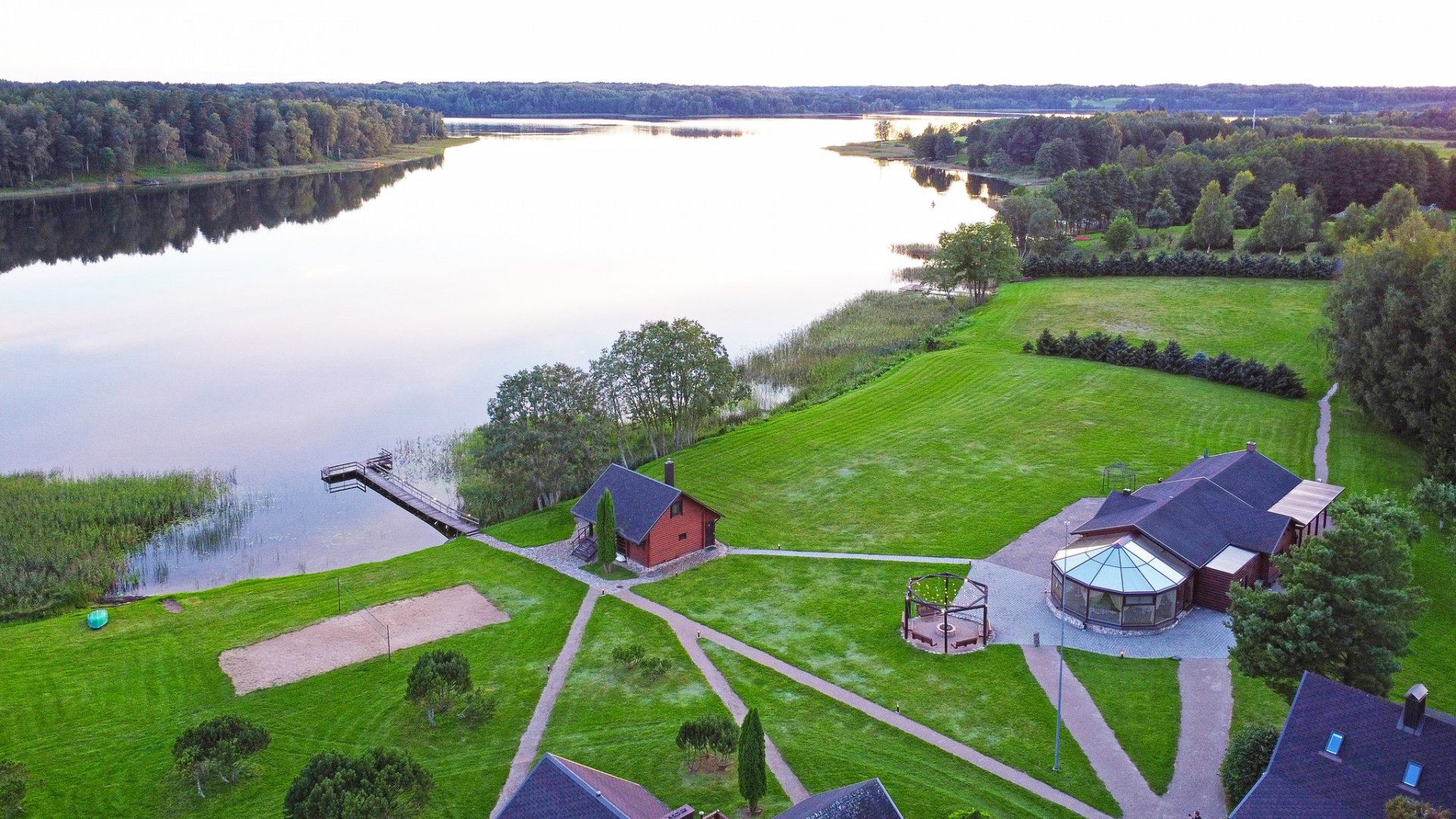 Sodybos, dvarai, vilos PAS ŠEŠTOKĄ Vilos Sodybos Nuoma Vestuvėms iki 80 vietų 