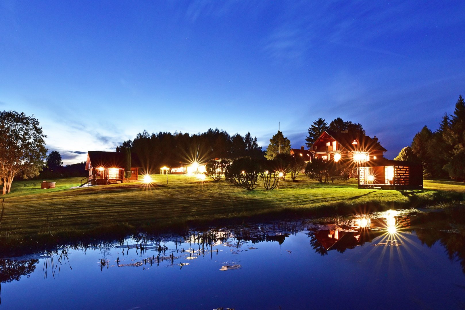 Sodybos, dvarai, vilos PAS ŠEŠTOKĄ Vilos Sodybos Nuoma Vestuvėms iki 80 vietų 