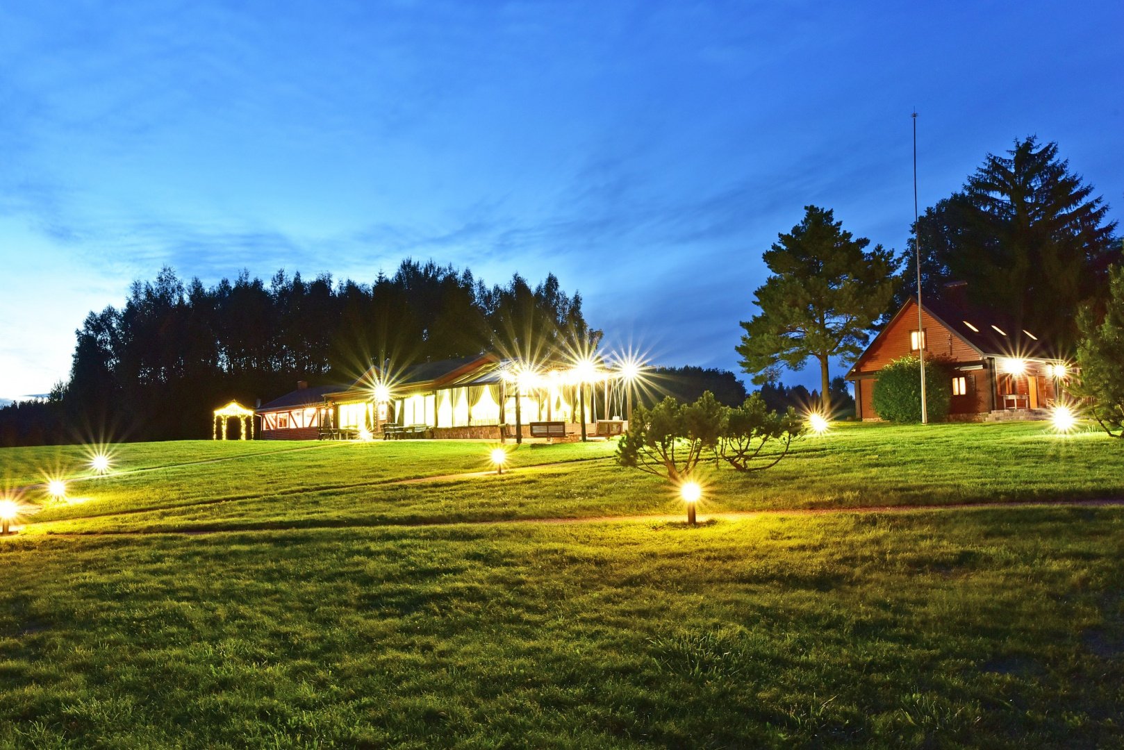 Sodybos, dvarai, vilos PAS ŠEŠTOKĄ Vilos Sodybos Nuoma Vestuvėms iki 80 vietų 