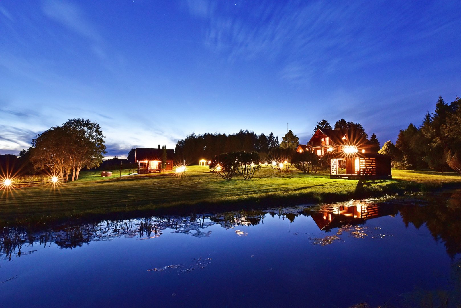 Sodybos, dvarai, vilos PAS ŠEŠTOKĄ Vilos Sodybos Nuoma Vestuvėms iki 80 vietų 