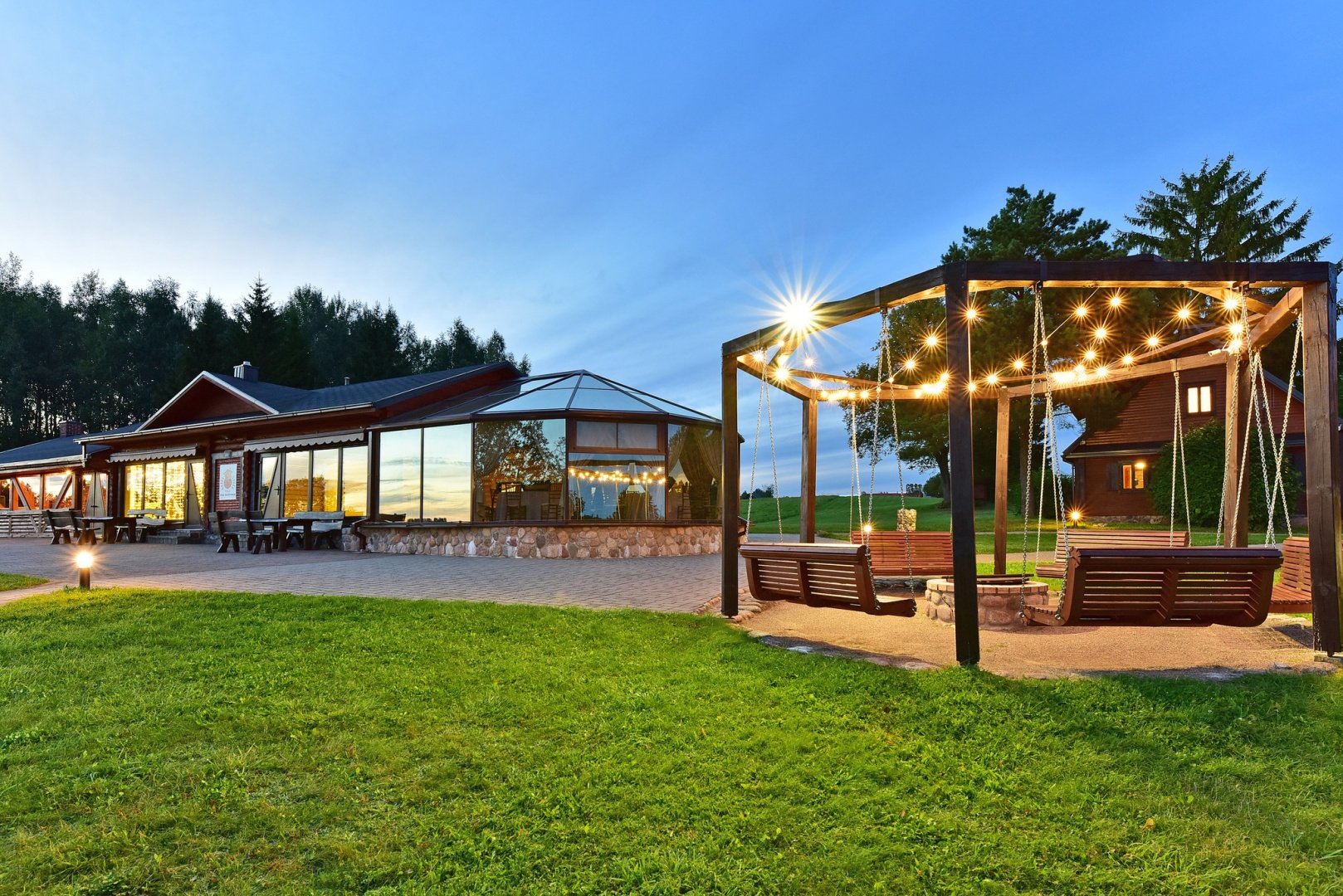 Sodybos, dvarai, vilos PAS ŠEŠTOKĄ Vilos Sodybos Nuoma Vestuvėms iki 80 vietų 