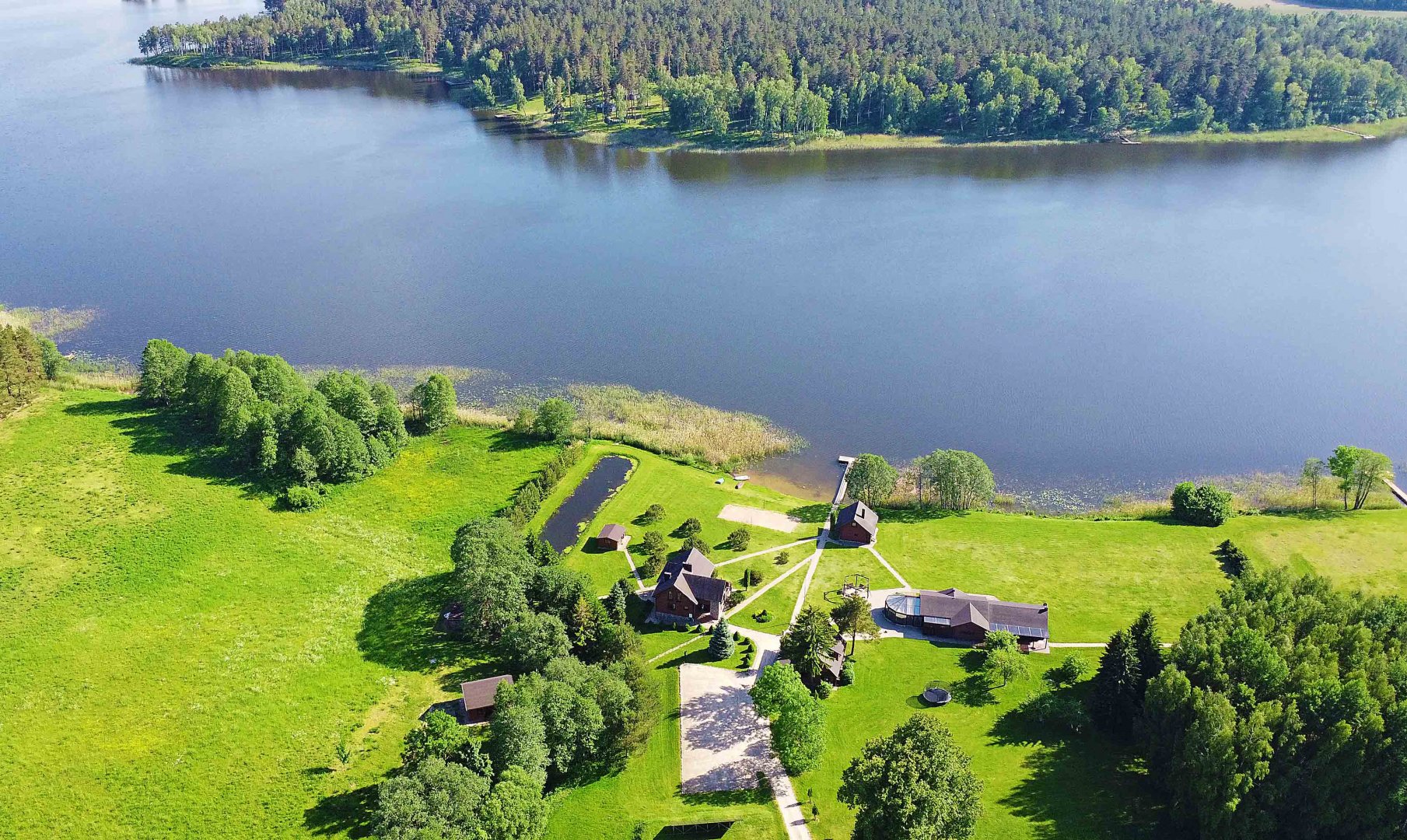 Sodybos, dvarai, vilos PAS ŠEŠTOKĄ Vilos Sodybos Nuoma Vestuvėms iki 80 vietų 