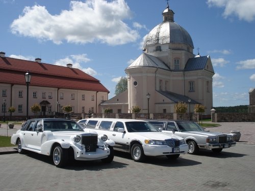 Limuzinai vestuvėms Excalibur limuzinų nuoma