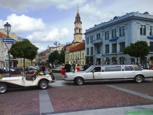 Limuzinai vestuvėms Excalibur limuzinų nuoma