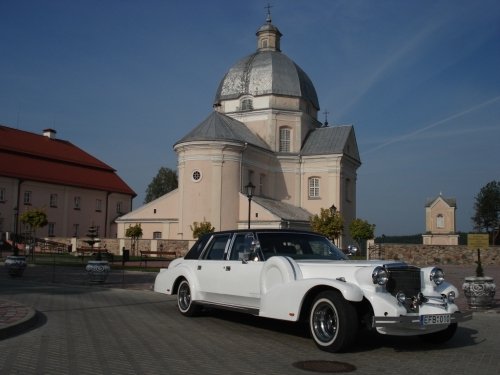 Limuzinai vestuvėms Excalibur limuzinų nuoma