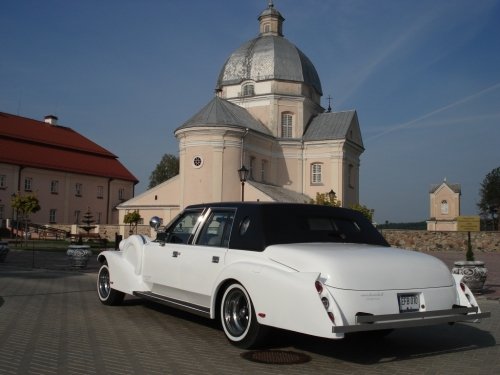 Limuzinai vestuvėms Excalibur limuzinų nuoma