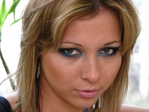 Vestuvinės šukuosenos, grožio procedūros, soliariumai A&B Make-up Artists