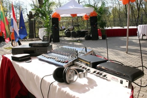 Muzikantai vestuvėms Vestuvių vedėjas ir DJ. Profesionali garso ir apšvietimo įranga, 