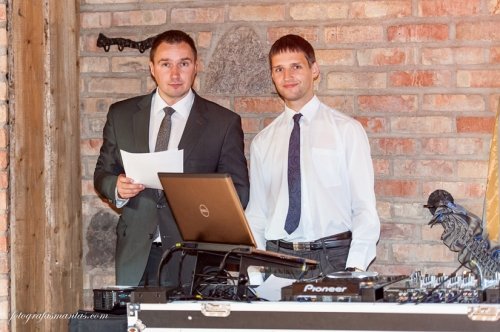 Muzikantai vestuvėms Vestuvių vedėjas ir DJ. Profesionali garso ir apšvietimo įranga, 