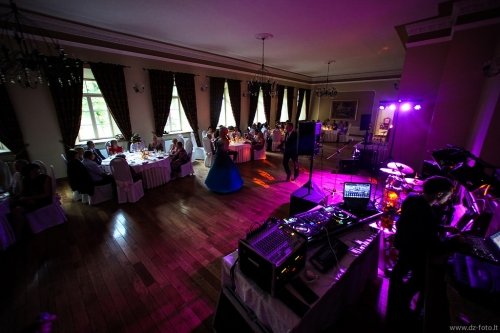 Muzikantai vestuvėms Vestuvių vedėjas ir DJ. Profesionali garso ir apšvietimo įranga, 
