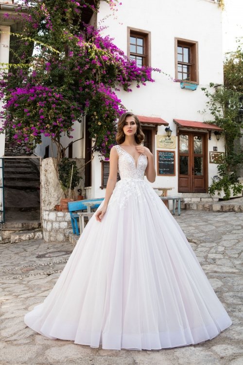 Vestuvinių suknelių salonai Salone "ŽEIGA" naujausių tendencijų modelių papildymas!
