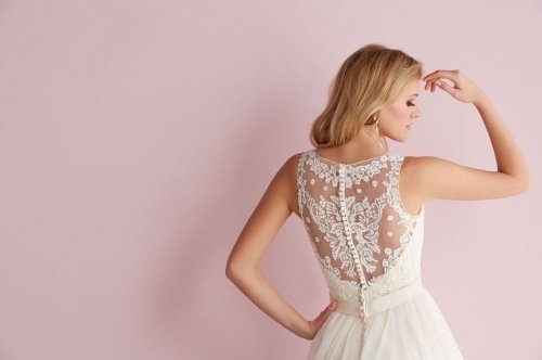 Vestuvinių suknelių salonai Salone "ŽEIGA" naujausių tendencijų modelių papildymas!
