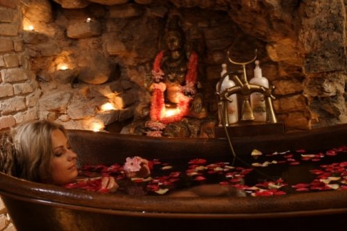 SPA paslaugos, sporto klubai Ajurvediniai masažai bei grožio procedūros bei terapijos.