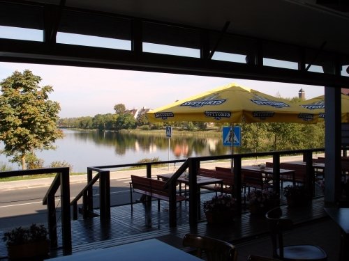 Viešbučiai "Salos" - viešbutis; kavinė-baras; klubas; sauna ir baseinas. Tra