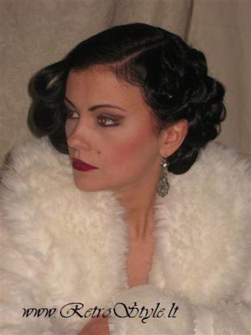 Vestuvinės šukuosenos, grožio procedūros, soliariumai Vestuvinės proginės ir vakarinės šukuosenos! www.retrostyle.lt
