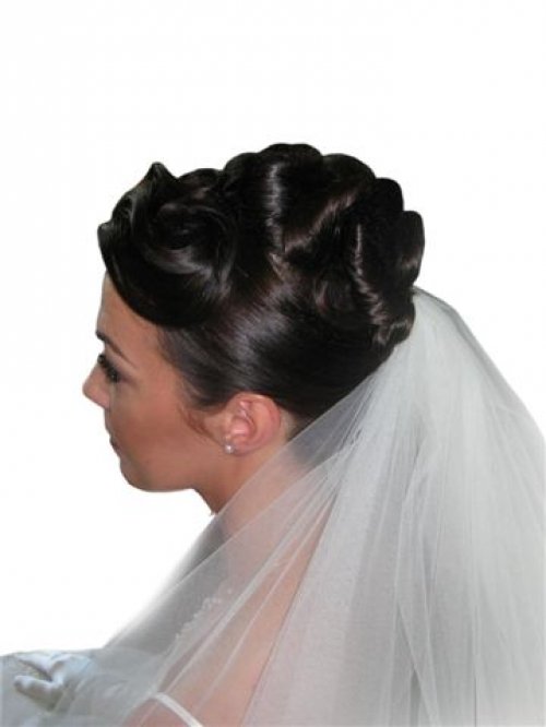 Vestuvinės šukuosenos, grožio procedūros, soliariumai Vestuvinės proginės ir vakarinės šukuosenos! www.retrostyle.lt

