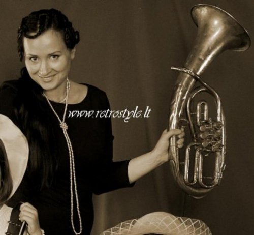 Vestuvinės šukuosenos, grožio procedūros, soliariumai Vestuvinės proginės ir vakarinės šukuosenos! www.retrostyle.lt
