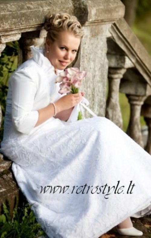 Vestuvinės šukuosenos, grožio procedūros, soliariumai Vestuvinės proginės ir vakarinės šukuosenos! www.retrostyle.lt
