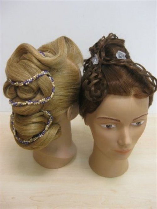 Vestuvinės šukuosenos, grožio procedūros, soliariumai Vestuvinės proginės ir vakarinės šukuosenos! www.retrostyle.lt
