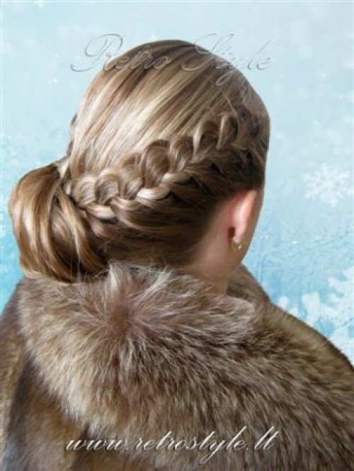 Vestuvinės šukuosenos, grožio procedūros, soliariumai Vestuvinės proginės ir vakarinės šukuosenos! www.retrostyle.lt
