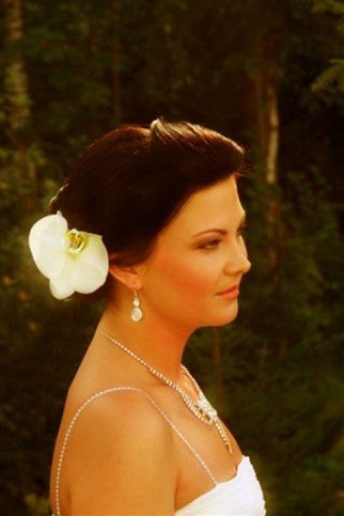 Vestuvinės šukuosenos, grožio procedūros, soliariumai Vestuvinės proginės ir vakarinės šukuosenos! www.retrostyle.lt

