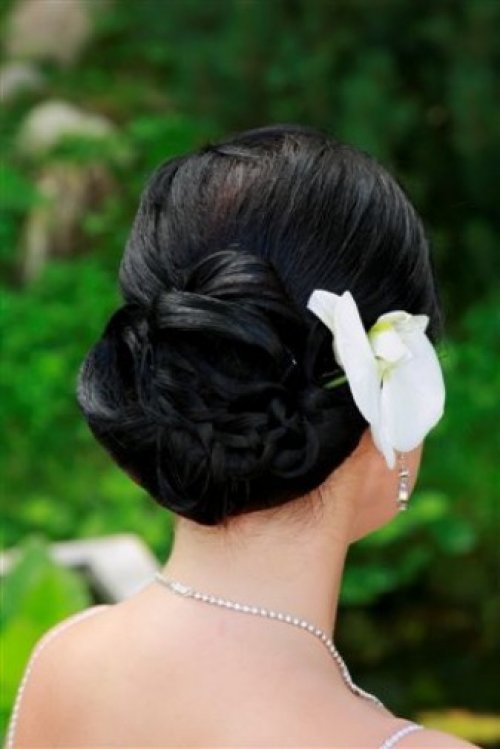 Vestuvinės šukuosenos, grožio procedūros, soliariumai Vestuvinės proginės ir vakarinės šukuosenos! www.retrostyle.lt
