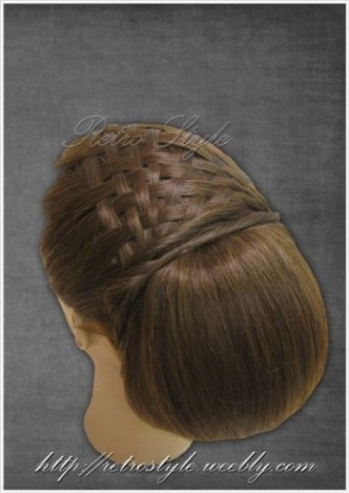 Vestuvinės šukuosenos, grožio procedūros, soliariumai Vestuvinės proginės ir vakarinės šukuosenos! www.retrostyle.lt
