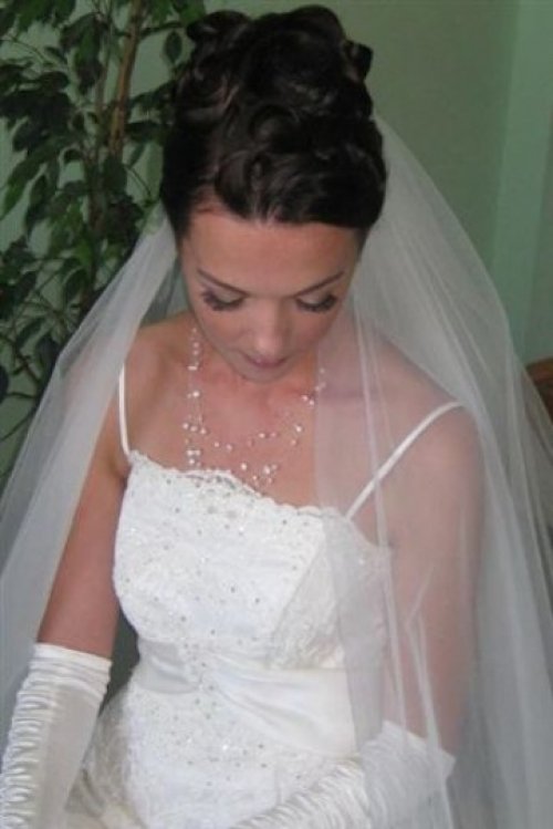 Vestuvinės šukuosenos, grožio procedūros, soliariumai Vestuvinės proginės ir vakarinės šukuosenos! www.retrostyle.lt
