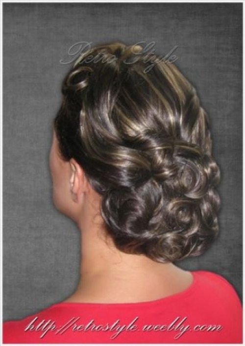 Vestuvinės šukuosenos, grožio procedūros, soliariumai Vestuvinės proginės ir vakarinės šukuosenos! www.retrostyle.lt
