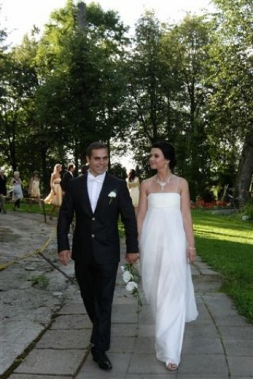 Vestuvinės šukuosenos, grožio procedūros, soliariumai Vestuvinės proginės ir vakarinės šukuosenos! www.retrostyle.lt
