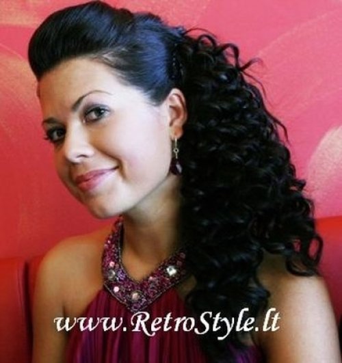 Vestuvinės šukuosenos, grožio procedūros, soliariumai Vestuvinės proginės ir vakarinės šukuosenos! www.retrostyle.lt

