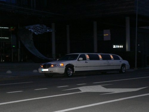 Limuzinai vestuvėms Prabangių automobilių nuoma