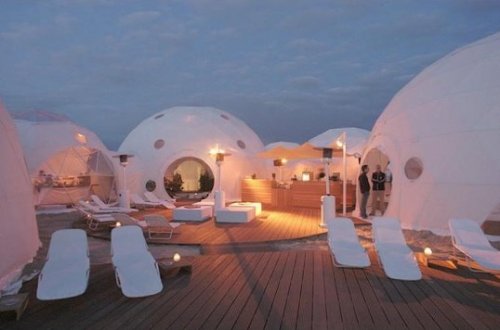 Palapinės Įspūdingi kupoliniai paviljonai, palapinės.