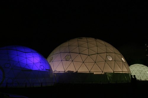 Palapinės Įspūdingi kupoliniai paviljonai, palapinės.