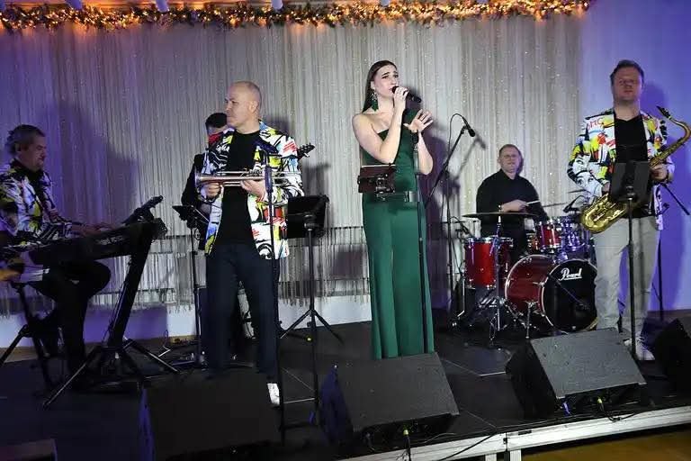 Muzikantai vestuvėms Gyvo garso grupė "Diksai" -  Muzika tobulai šventei !