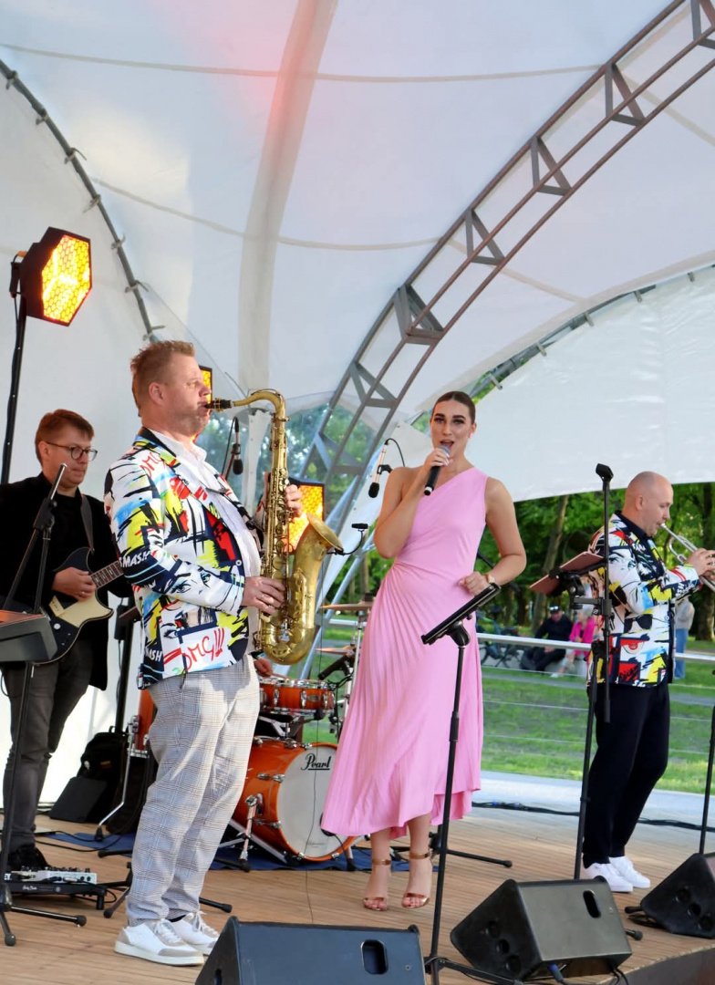 Muzikantai vestuvėms Gyvo garso grupė "Diksai" -  Muzika tobulai šventei !