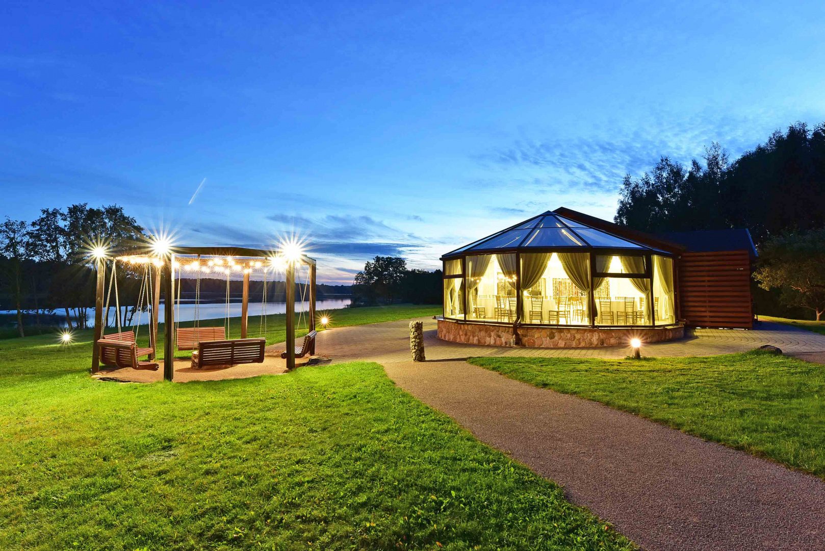 Restoranai, kavinės, barai Vestuvių Salė bei Nakvynė 80 vietų Molėtų rajone 