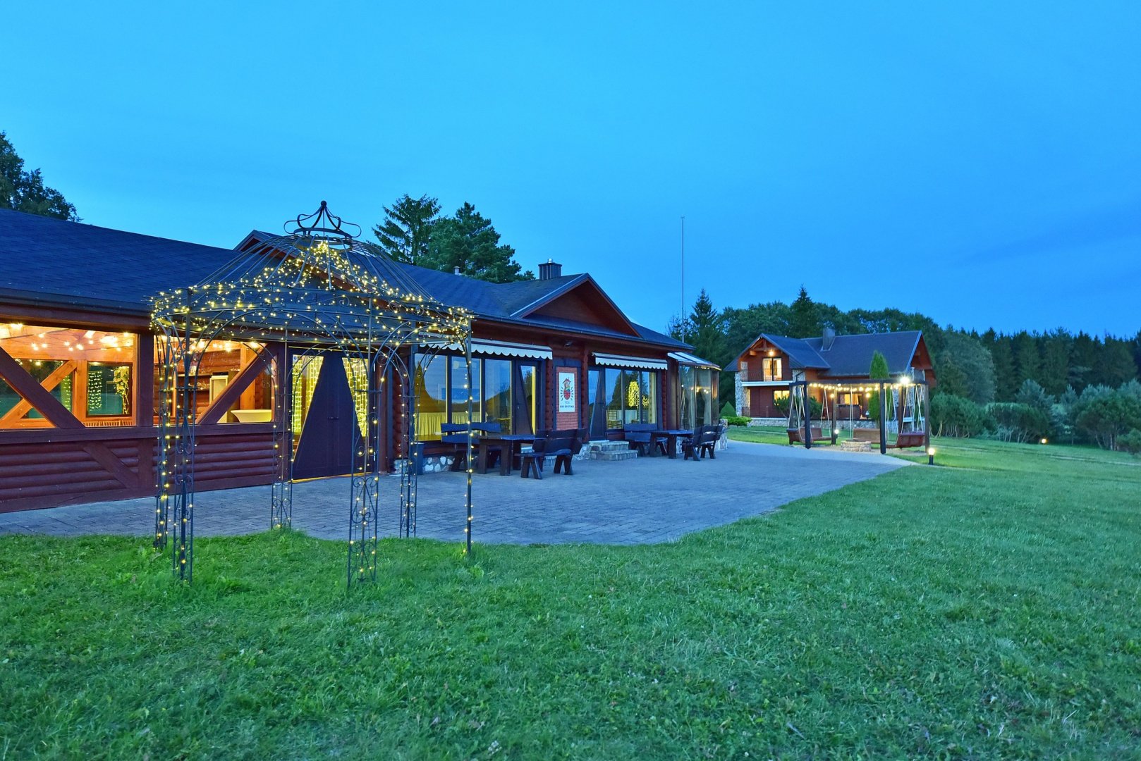 Restoranai, kavinės, barai Vestuvių Salė bei Nakvynė 80 vietų Molėtų rajone 