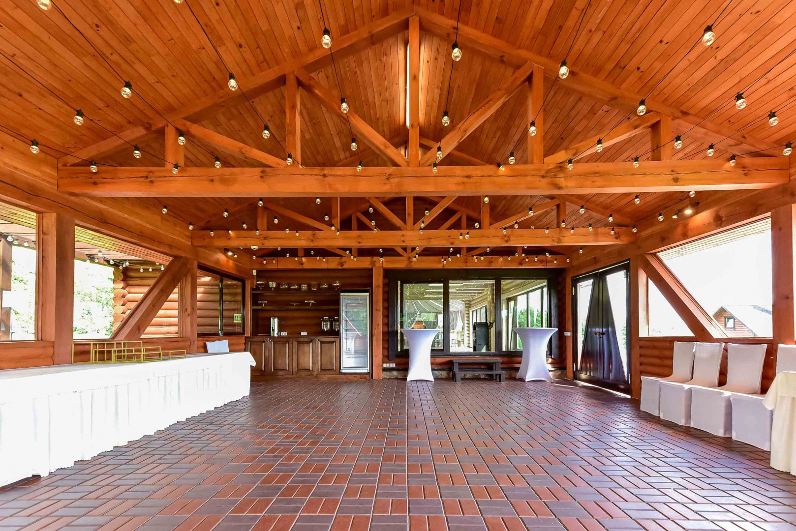 Restoranai, kavinės, barai Vestuvių Salė bei Nakvynė 80 vietų Molėtų rajone 